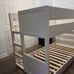 Twin bunk beds