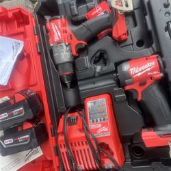 Milwaukee M18 FUEL 18V Lithium-Ion Brushless Cordless Hammer Drill and Impact Driver Combo Kit (2-Tool) with 2 Batteries