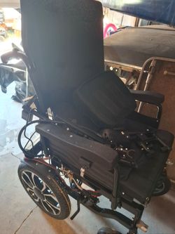 Electric wheelchair,