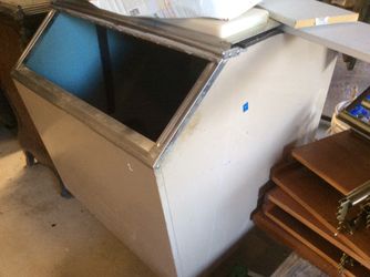 400 lb ice bin