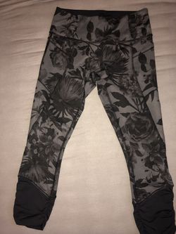 Lululemon practice daily crop in brisk bloom/soot size 6