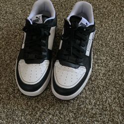 Black N White Pumas Size 8 (cleaned!)