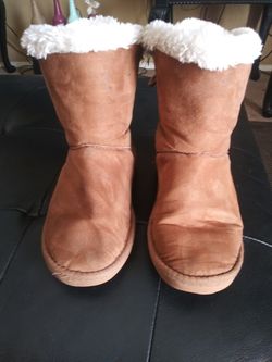 Girl boots 2y