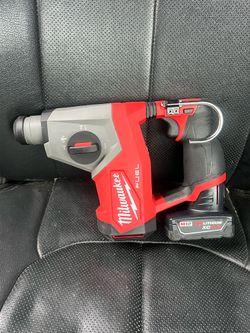 Milwaukee M12 FUEL 12V Lithium-Ion Brushless Cordless 5/8 in. SDS-Plus Rotary Hammer Drill whith 4.0ah battery