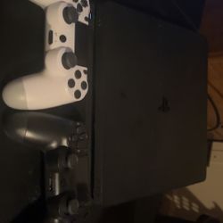 New ps4 with 2 controllers 