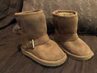 Girl shoes size 4 and 5