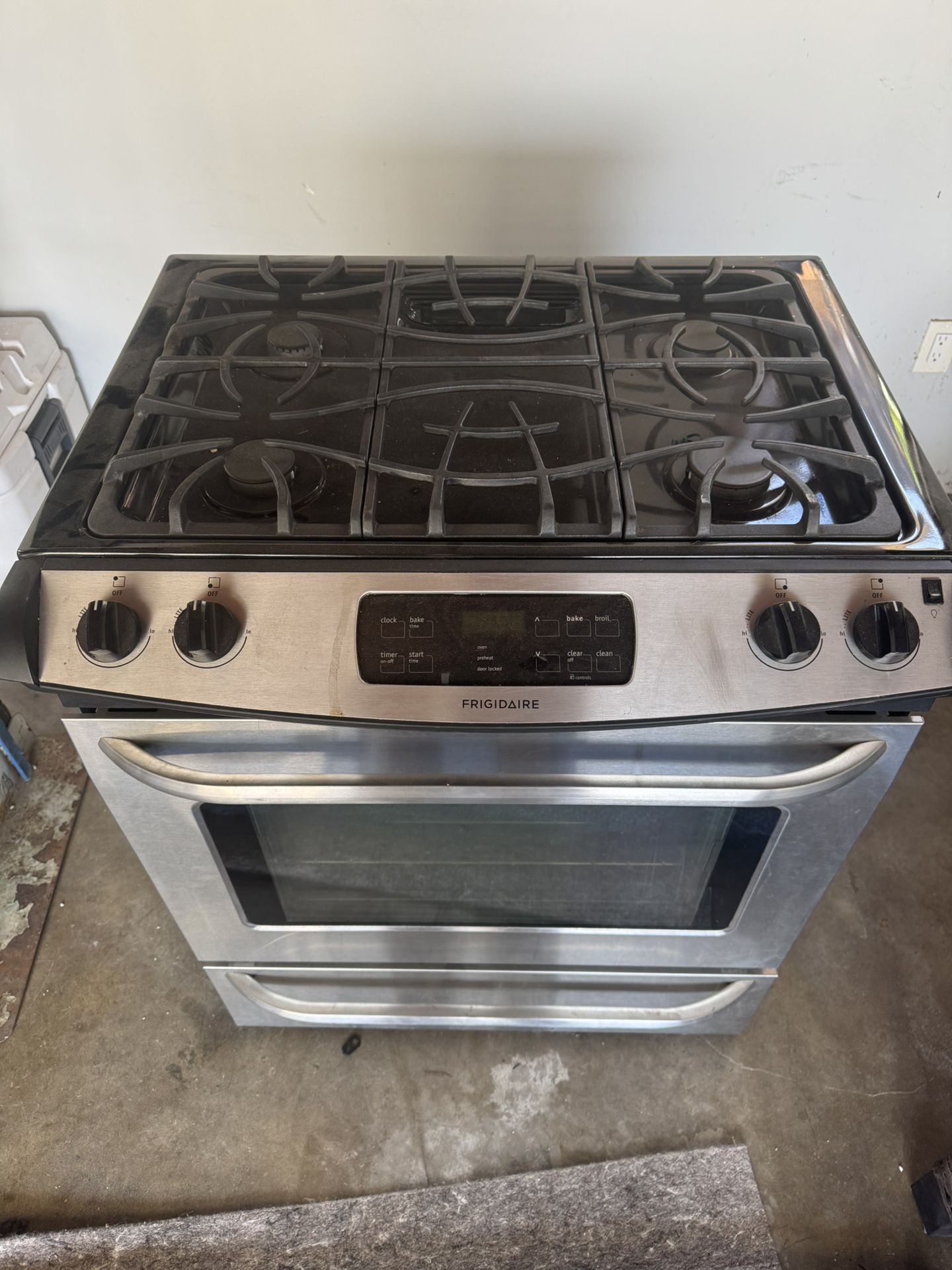 Frigidaire Stove