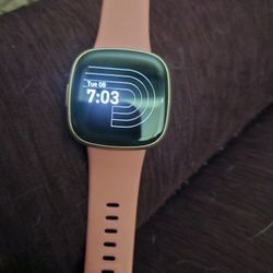 Fitbit Versa 4 