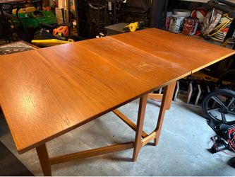 Expandable table in great condition