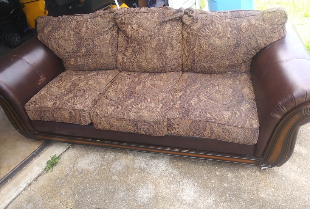 Used FREE COUCH!! Good Condition