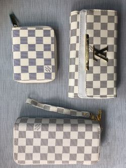 Luxary White Checkered Wallets