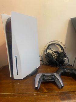 Physical Edition PS5 with 2 controllers