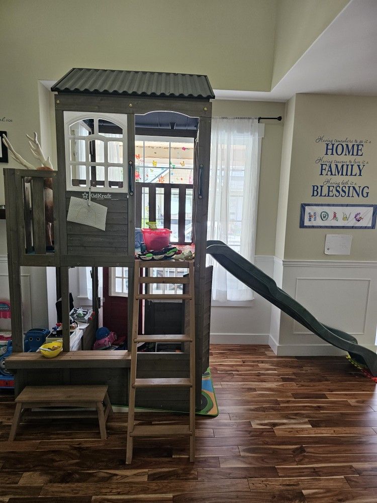 kids play house with slide 