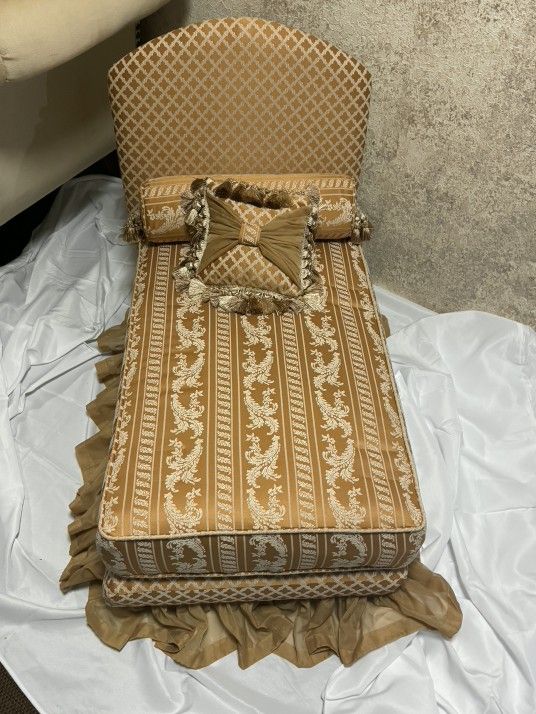 Custom Luxure Dog Bed For Medium Dog Or Cat Shipping Is Not Included