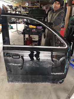 2015 GMC Yukon passenger side