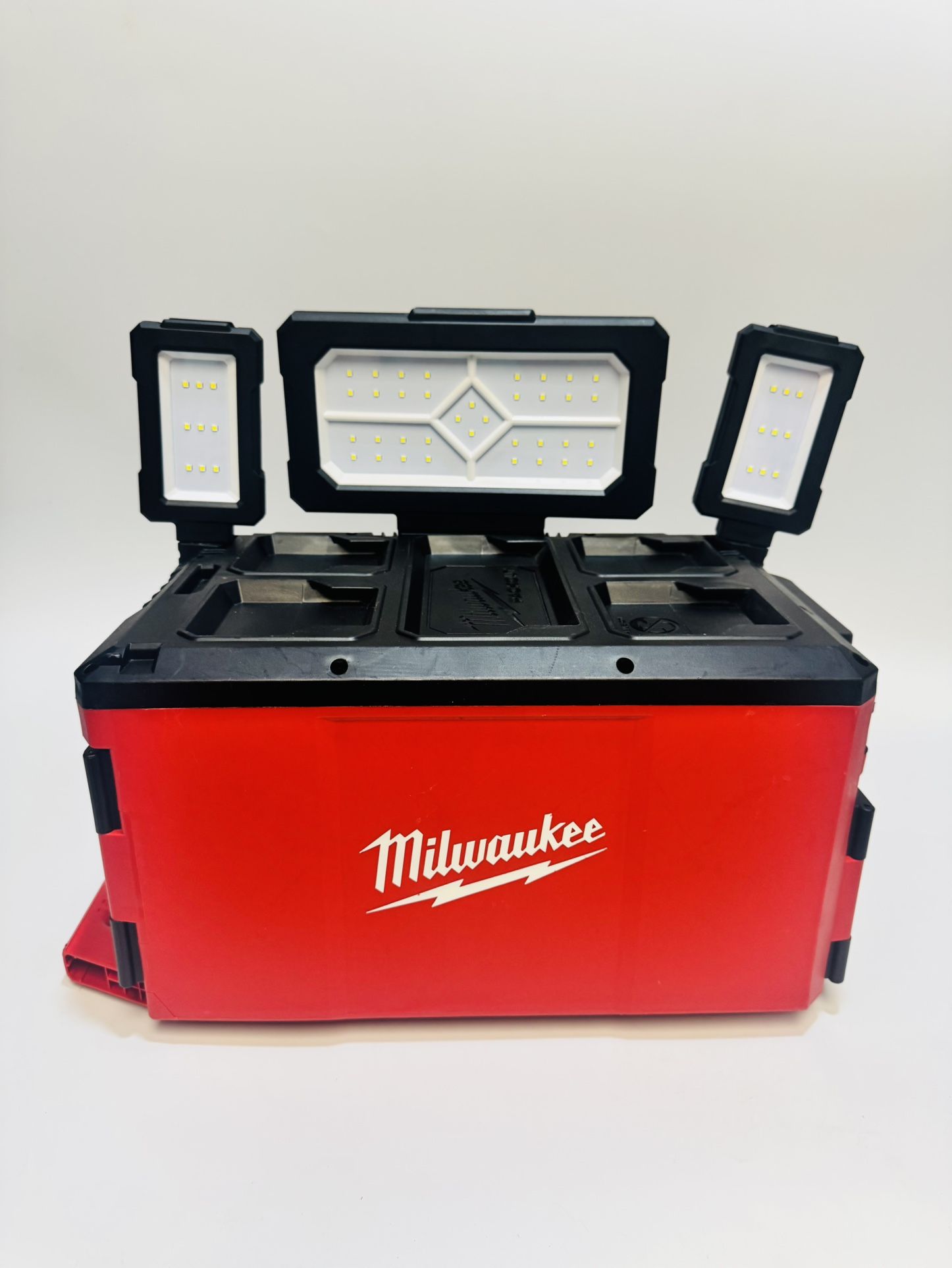 🔥 M18 18-Volt Lithium-Ion Cordless PACKOUT 3000 Lumens LED Light with Built-In Charger