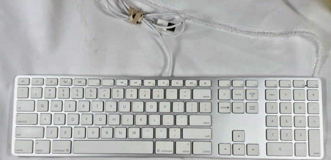 Apple Wired Keyboard 