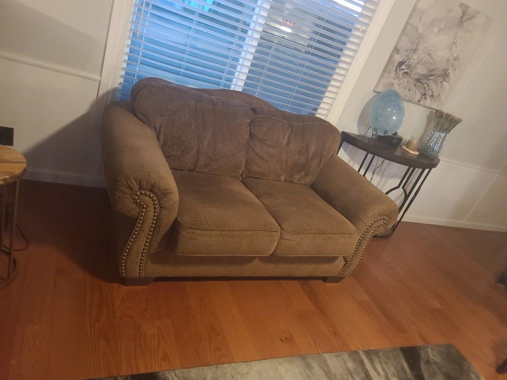 Two Couches 2 Glass End Taples glass Coffee Table