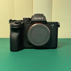 Sony Alpha 7 IV Full-frame Mirrorless Interchangeable Lens Camera  5700 Shutter Counts