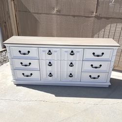 White THOMASVILLE Solid Wood 9 Drawer Dresser PRICE FIRM $450