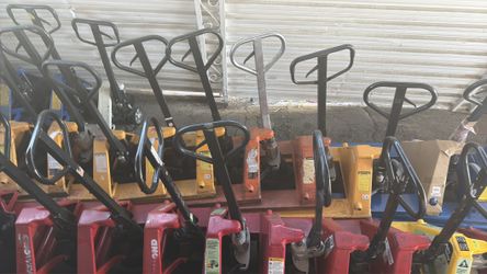 Pallet jacks