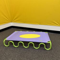 zeze Elevated Pet Bed – Modern Bauhaus Style, Breathable & Moisture-Proof, All-Season Comfort