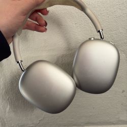 Airpods Max Negotiable Throw Price