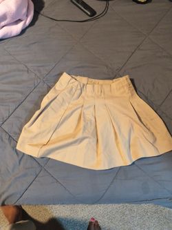 H& M Tan skirt no shorts