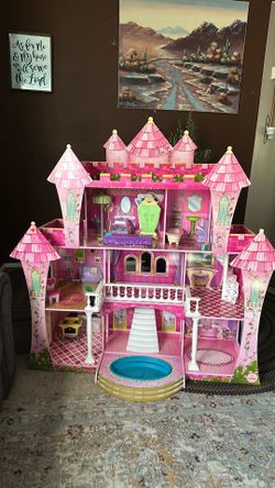 Castle doll house