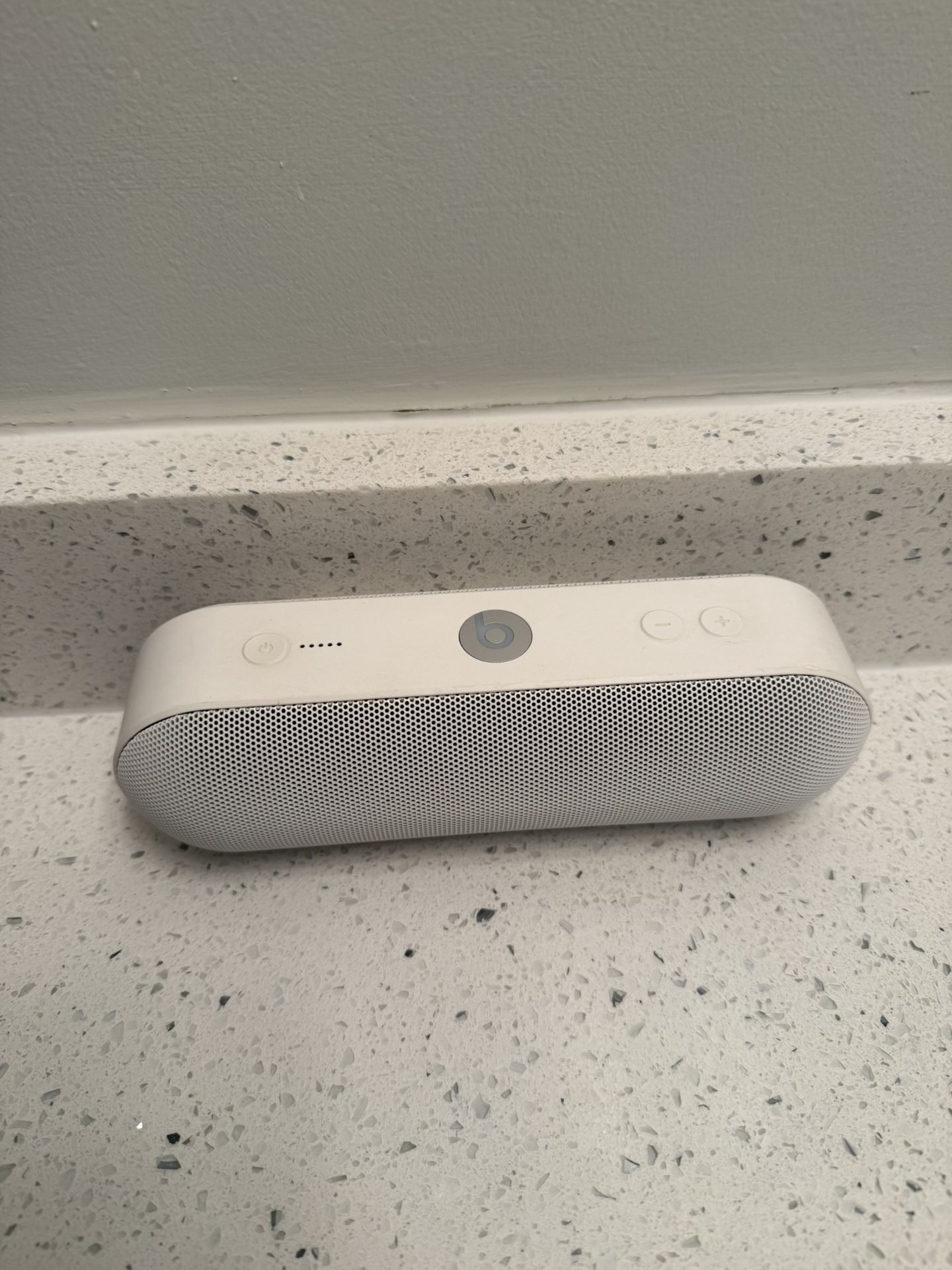 Beats By Dre White Pill Speaker