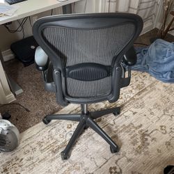 Herman Miller Aeron Chair Size B