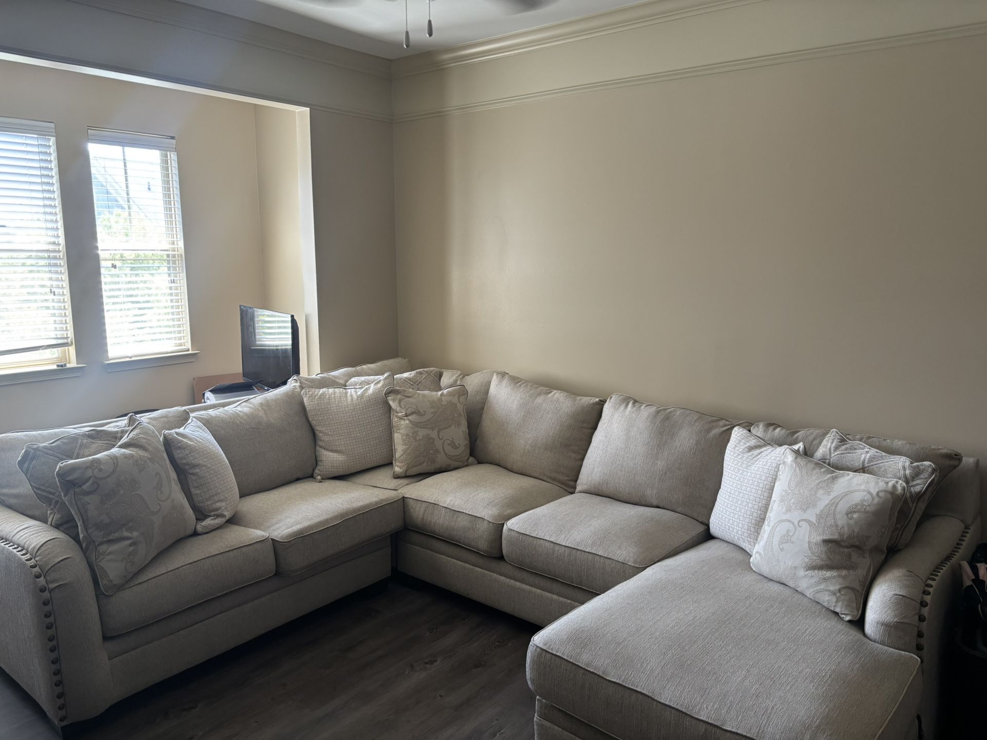 ✨ Tan Cream Sectional Sofa – Versatile & Spacious! ✨
