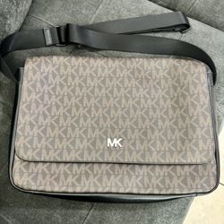 Michael Kors Messenger Bag
