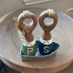Salt And Pepper Cute Boat Decor 