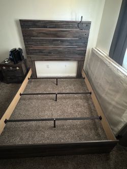 Bed frame (queen)