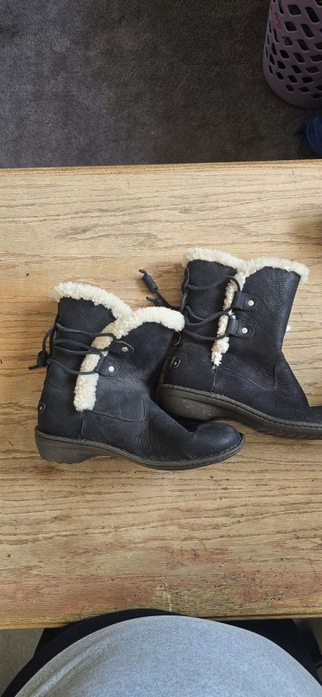 UGG Black