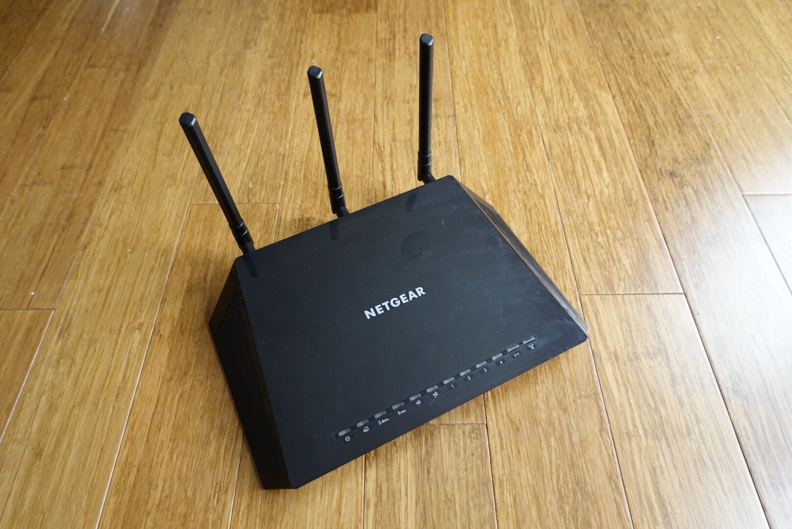 Netgear R6400 smart WiFi router