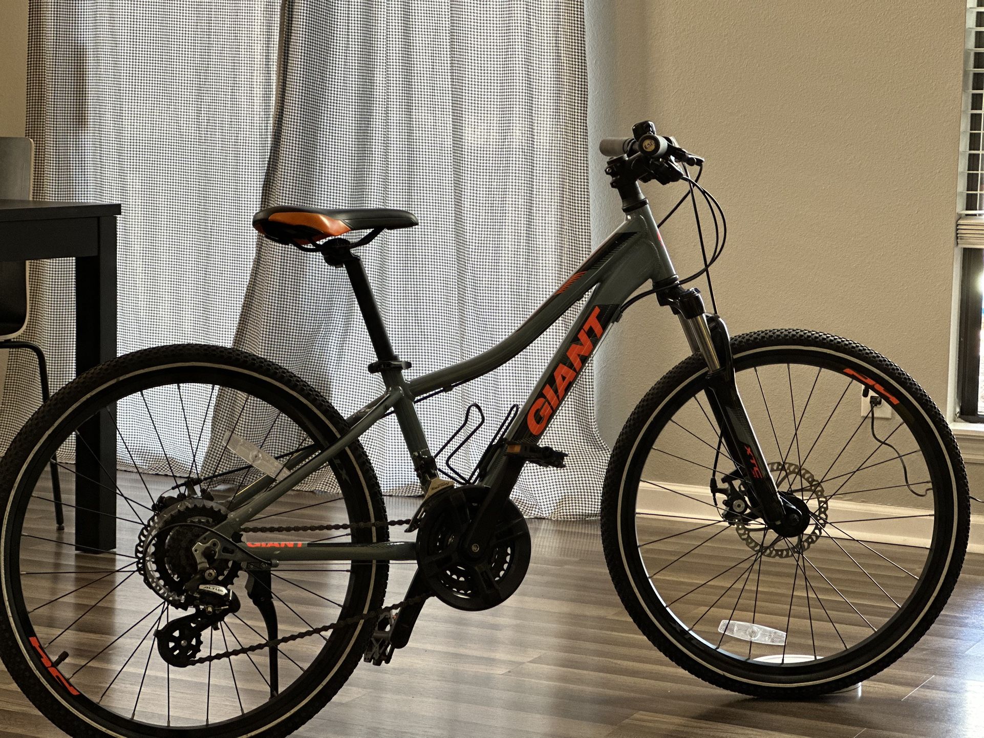 Giant XtC 24 Nearly New!