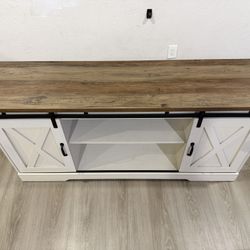 Farmhouse Sliding Barn Door TV Stand / Media Console – Excellent Condition