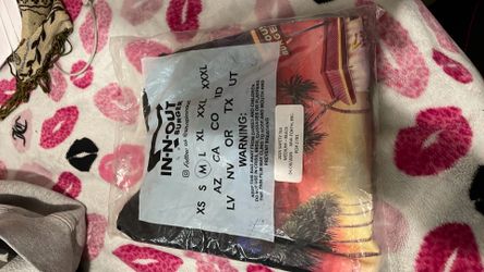 In N OutOut Shirt Size Medium