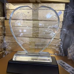 Great for valentines day  📍$15  Multiples available  Girlfriend led heart crystal 