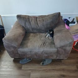 Extra Large Sitting Chair 75 obo Pickup Only