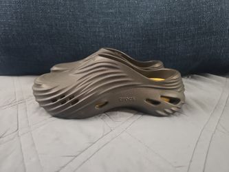 Crocs Echo Wave 25$