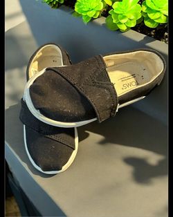 Toms Black Slip-On Canvas
