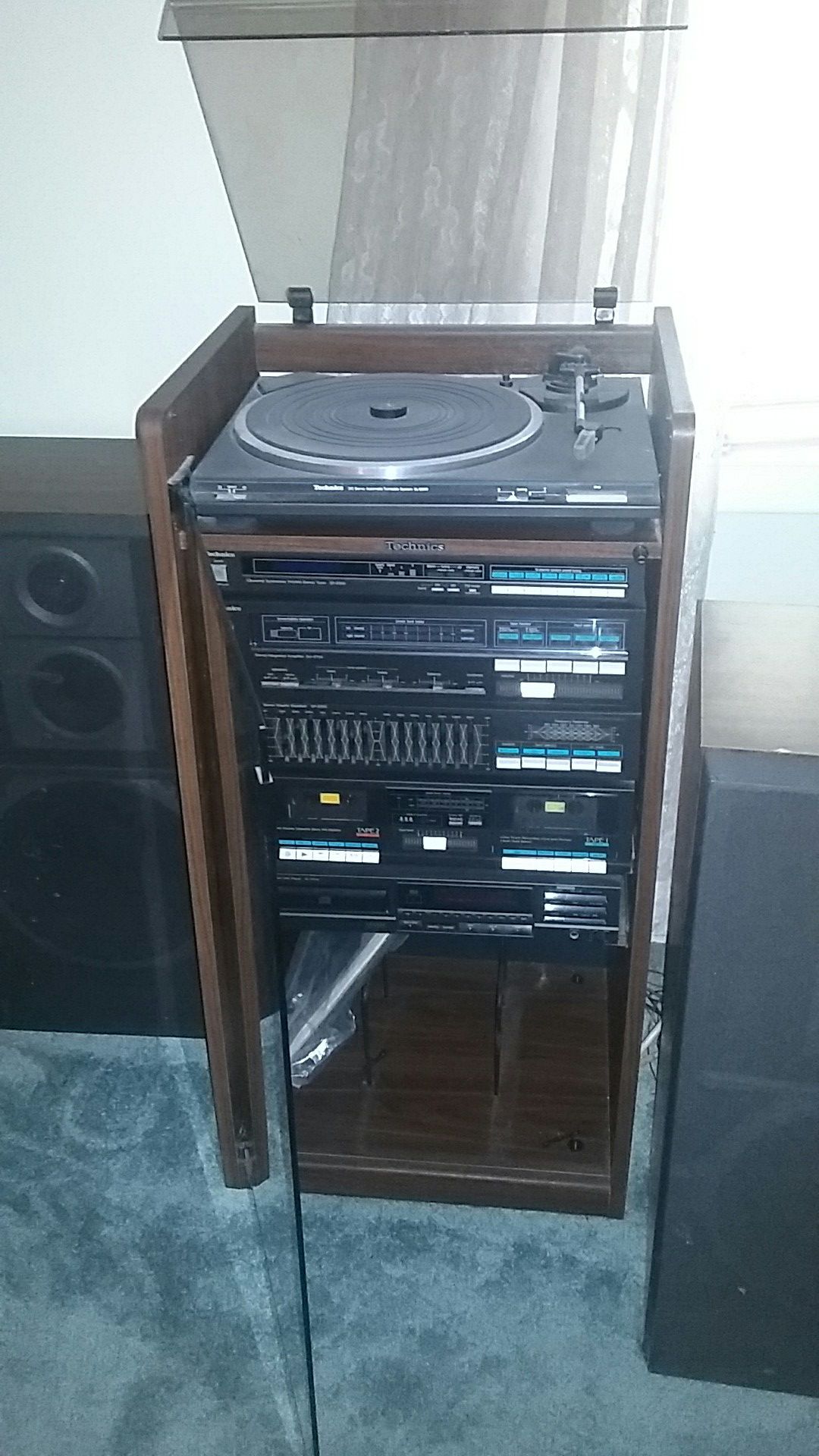 Free Technics stereo system with speakers