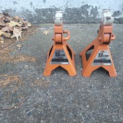 FORMULA ONE JACK STANDS (2)