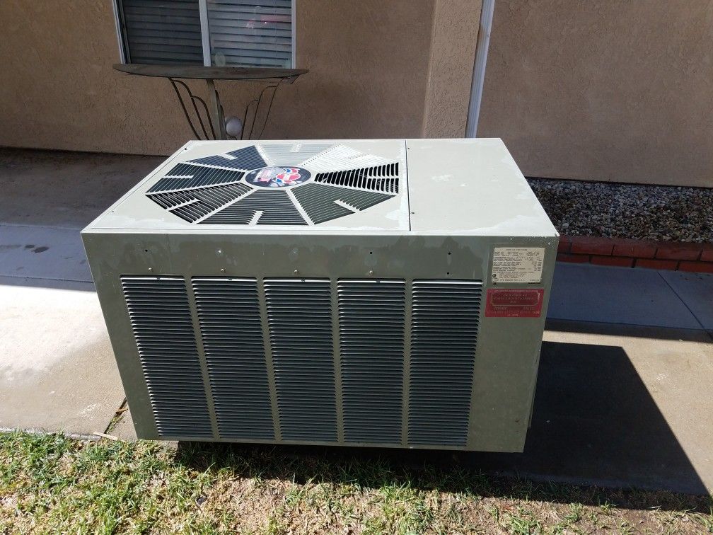 5 ton R22 AC condenser unit full of freon works great for Sale in Norco