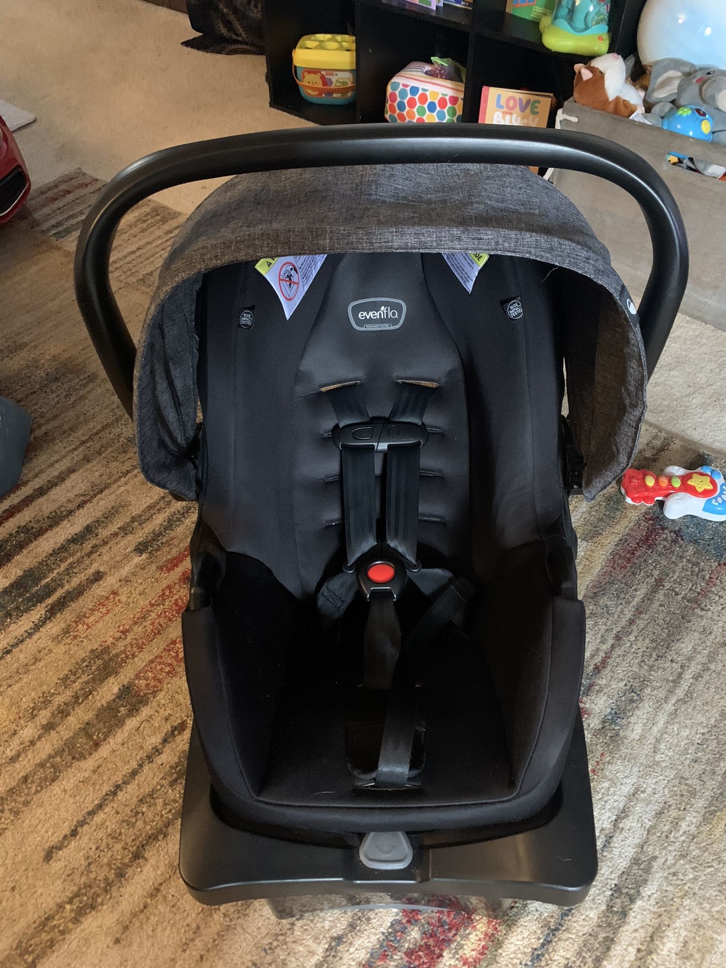 Evenflo Pivot Infant Car seat & Base 