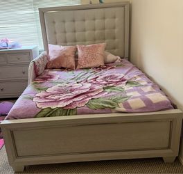 Queen bedroom set