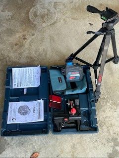 300 ft green self leveling 360- 3 plane laser level, fine adjustment mount carrying case with tripod